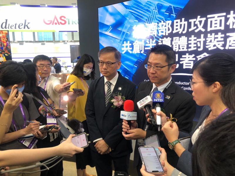 鎖定高功率應用！群創 3.5 代廠轉為面板級封裝，估明年底量產