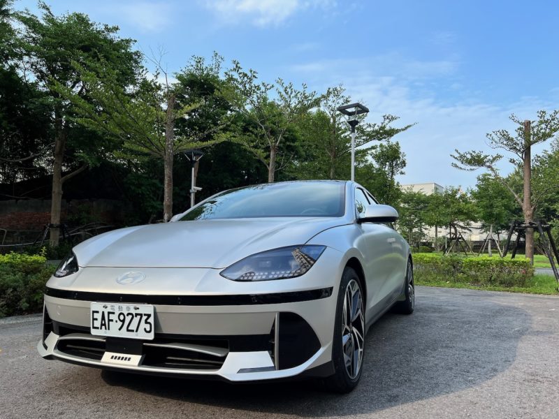 實測現代 Ioniq 6 純電轎跑車，乘坐空間大到不可思議