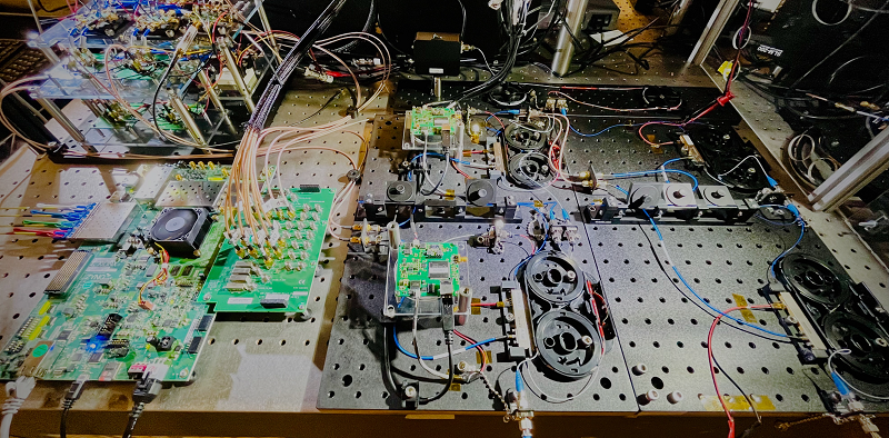 MIT 發表全新光電混合運算智慧型網卡，能以 100Gbit/s 速度即時處理機器學習推論請求