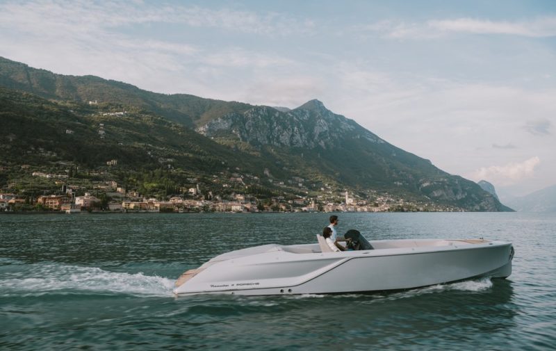 保時捷電動船 Fantom Air 準備出航，Macan 用馬達也能下水