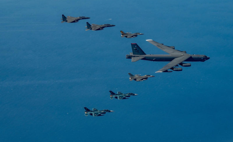 派往南韓 B-52H 主翼白色邊條引議論，美國空軍正式解釋功用