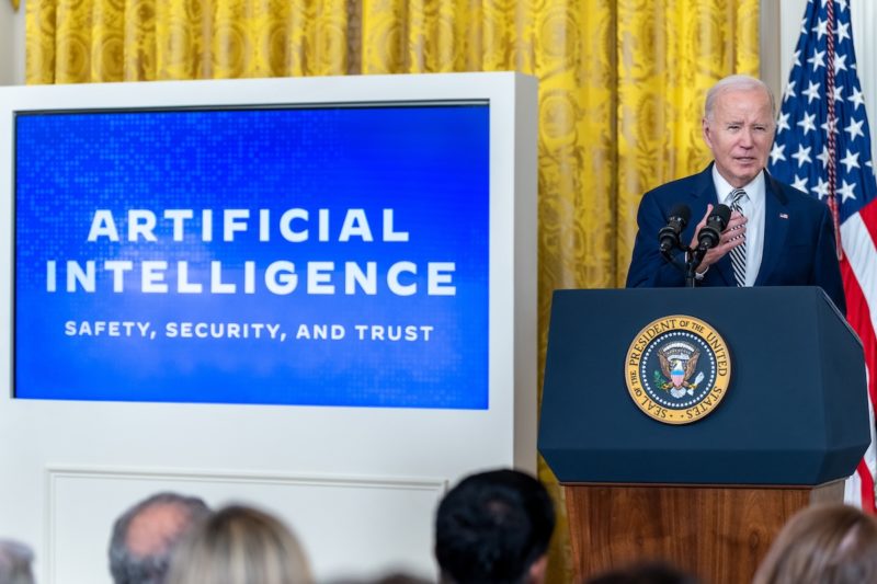 拜登簽署重大行政命令,要求 AI 公司分享安全測試結果