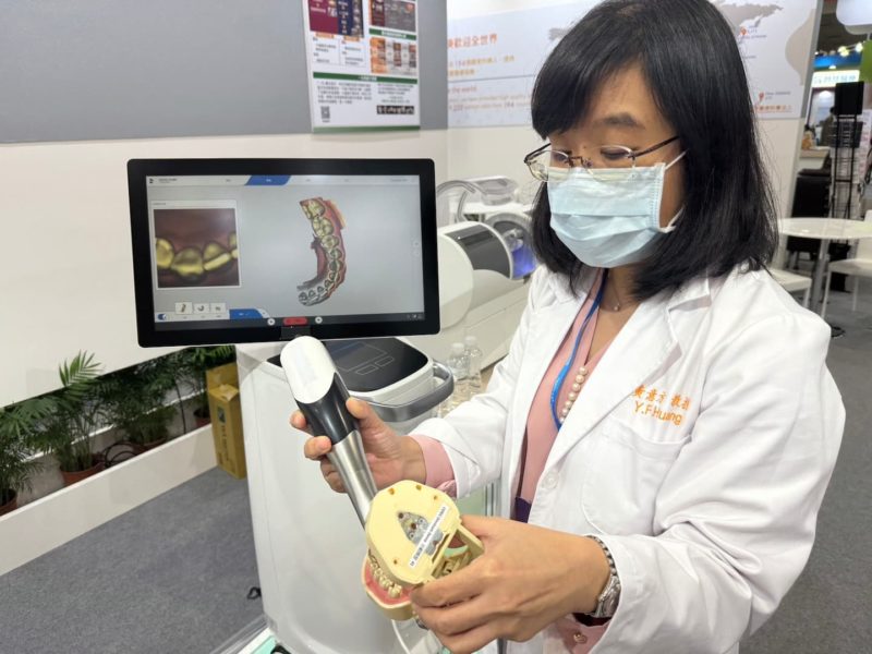 5G 救護車、數位牙科、手術對接床！長庚醫院展示最新醫療科技