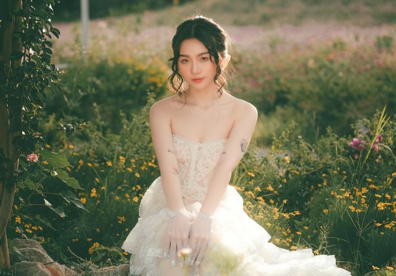 AI 模特兒月入數十萬、明星想和「她」約會，多少網紅都慌了