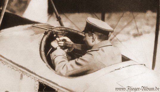 烏克蘭平民組空中巡邏隊打無人機，用回一次大戰風格打法