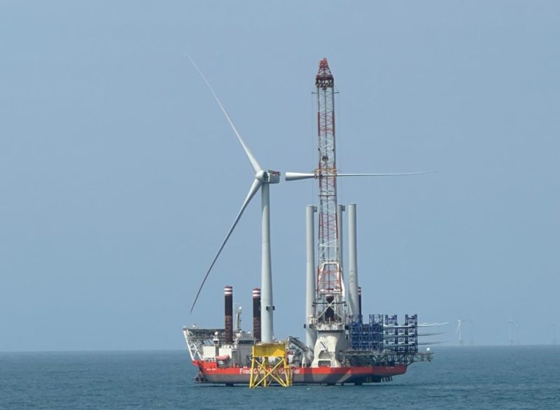 中能風場完成首座風機安裝，力盼今年完工併網