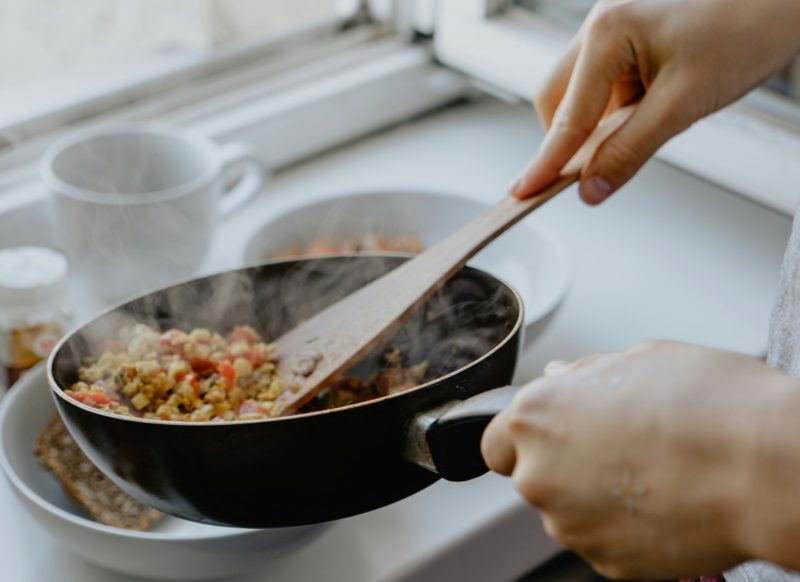 紅肉、加工食品使人變笨？吃錯食物會讓大腦「提前老化一年」