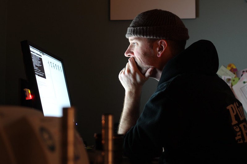 挑戰早起觀念，研究：夜貓子大腦比早起者更敏銳