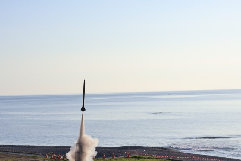 火箭推力增大，淡江大學第三支科研探空火箭「Polaris」順利試射