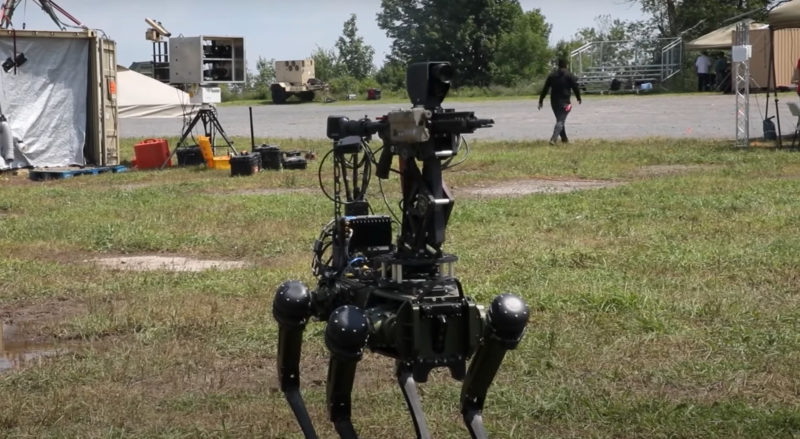 步兵反無人機新幫手，機器狗帶槍上陣