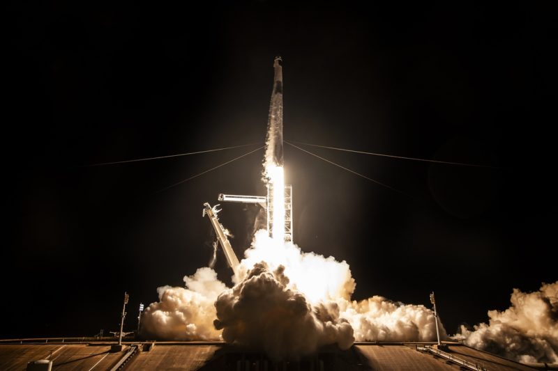 史上首次民間太空漫步任務，SpaceX 乘龍號升空