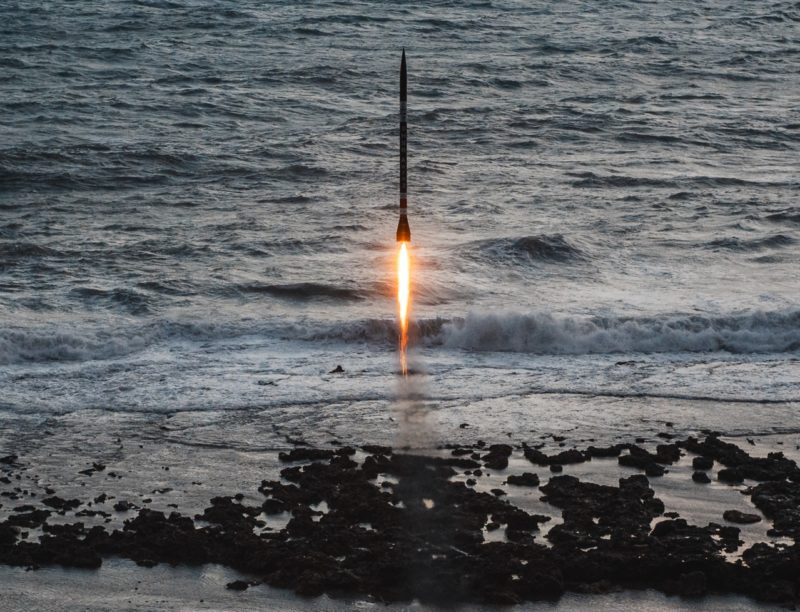 逢甲大學第二⽀科研火箭 SHSR-Aero2 成功試射