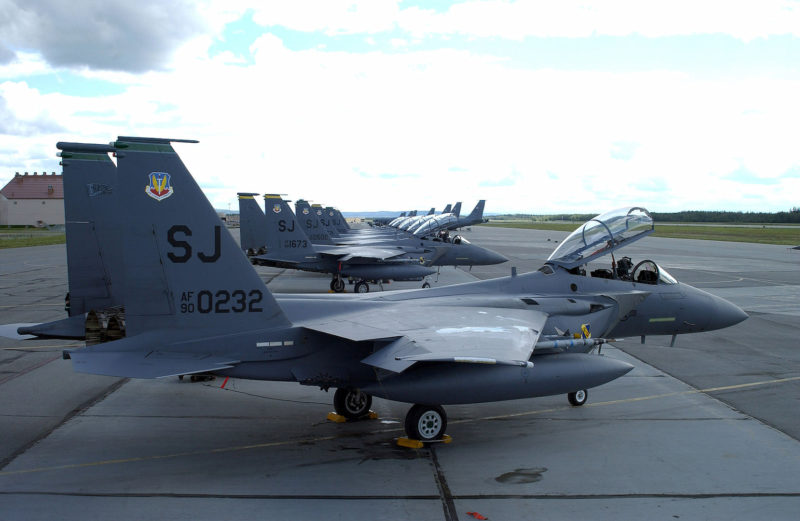 為了美軍次世代彈射椅計畫，柯林斯航太槓上馬丁貝克