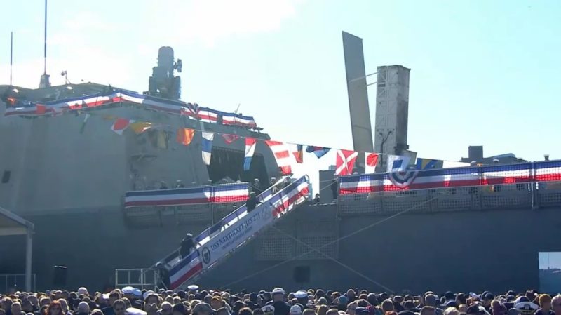 解決濱海戰鬥艦火力不足，美軍把發射器綁在甲板上