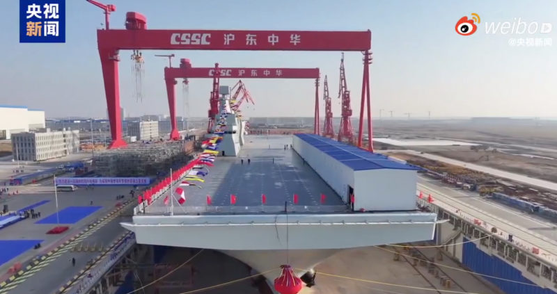 配備電磁彈射器，中國首艘四萬噸級兩棲突擊艦出塢