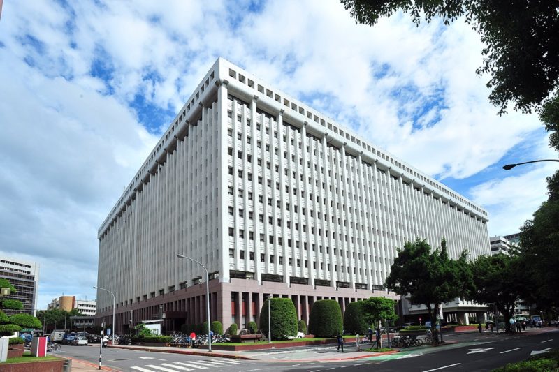 市值創 15 年新低，台塑集團如何突圍？王文淵：沒未來的，不做！