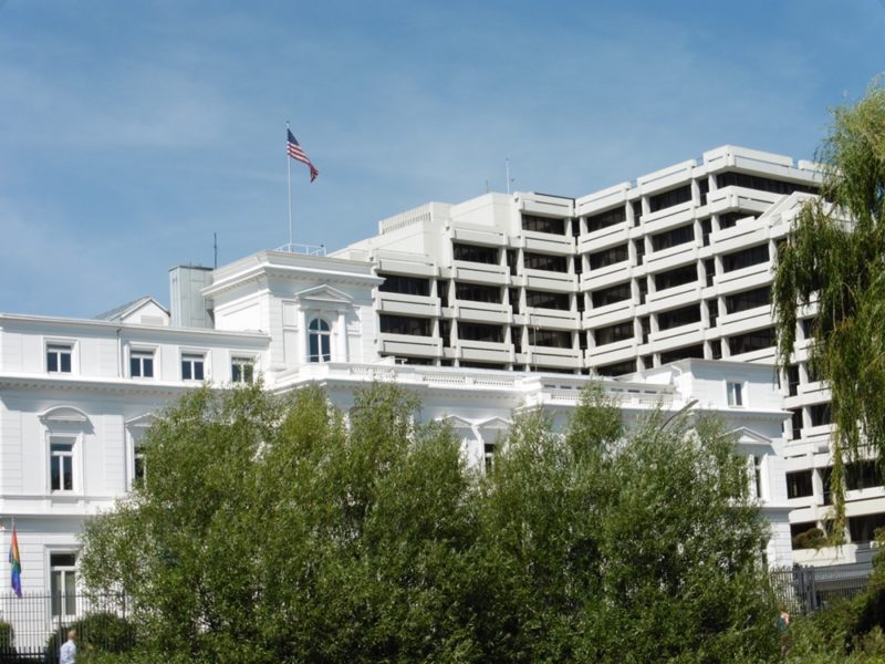 川普政府削減支出，考慮關閉部分美國駐外領事館