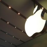 傳蘋果將推出無螢幕 AI 智慧眼鏡，放棄沉浸式設備聚焦輕量化產品