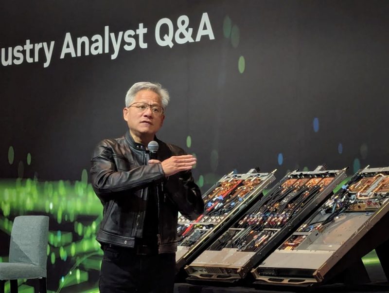 黃仁勳：川普了解全球 AI 使用美國標準，有助贏得競爭