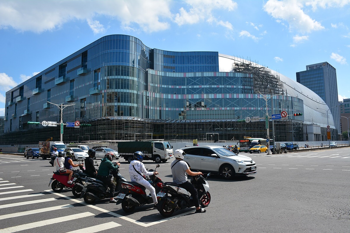 全台百貨公司開不停的祕密！整體營收僅年增 1.5％，五年內憑什麼再開 43 家？