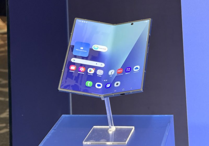 耐用度令人存疑?Galaxy Z Fold7 展示機似乎出現新鉸鏈開合問題