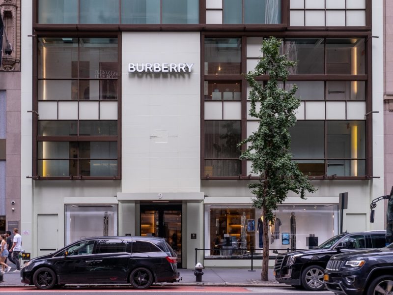 歐美買氣升溫 Burberry 財報優、股價走揚