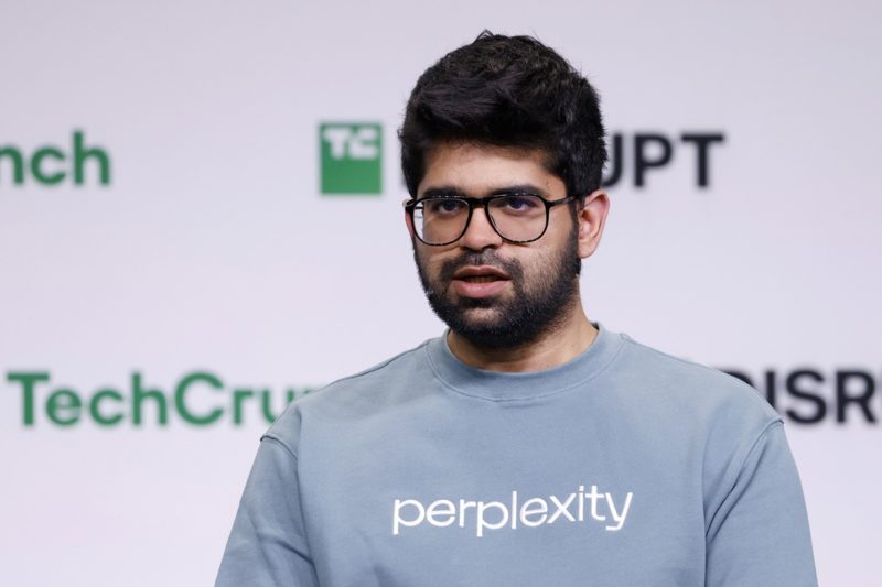 Perplexity CEO 談就業競爭力：少滑社群媒體、多用 AI