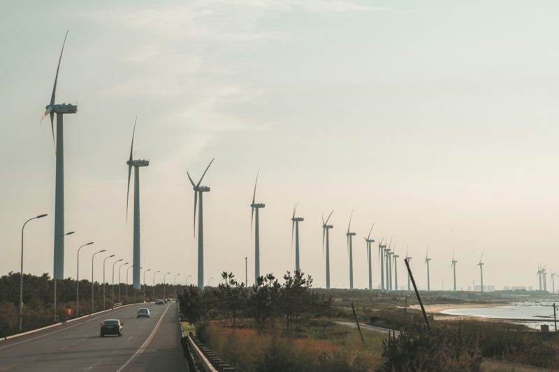中國 AI 基建領跑靠電力優勢，美國電網受限或失競爭主導權