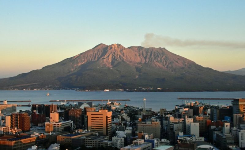 日本九州夜空現神祕強光，監視攝影機瞬間全白，疑為隕石墜落但未找到實物
