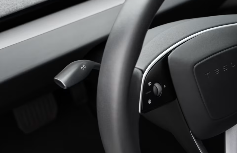 車主惡評如潮,特斯拉中國率先推 Model 3 方向燈撥桿裝回去服務
