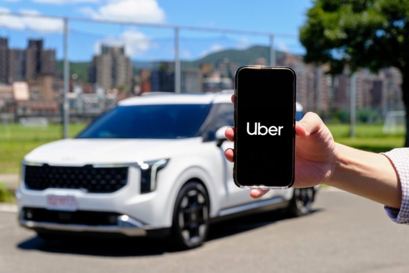 旅客叫車福音！Uber 加大六人座北北基、台中、高雄上線，一車裝下 28 吋四個行李箱