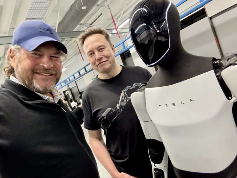 Salesforce 執行長盛讚 Optimus 機器人 特斯拉回神