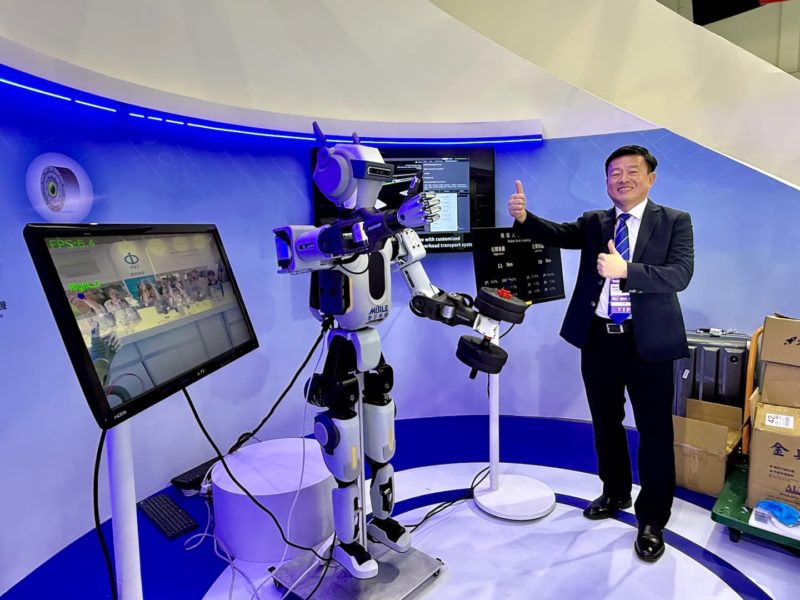 盟立半導體展首度展示人型機器人！林世東喊「鞍新盟」要拚台灣製造
