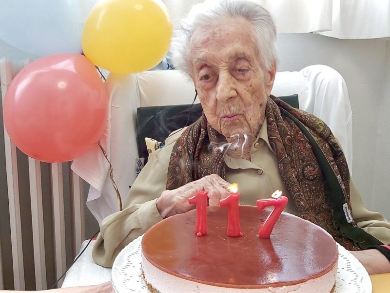 極高齡不等於疾病纏身，科學解密 117 歲人瑞「違逆老化」的身體機制