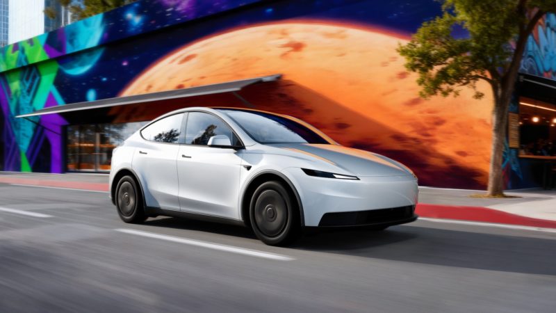 史上第一輛不會自動駕駛的特斯拉，平價版 Model Y 悲劇登場