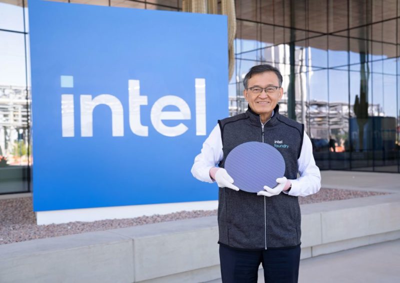 陳立武稱 Intel 18A 是國家寶藏，Intel 14A 定 2028 年量產與台積電 A14 競爭