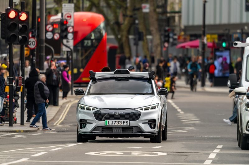 英媒：微軟軟銀 600 多億洽談投資自駕車新創 Wayve