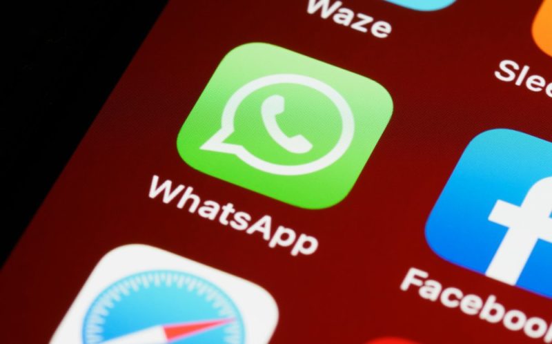 WhatsApp 明年起禁止第三方 AI 聊天機器人連接 API,改寫 AI 戰場規則