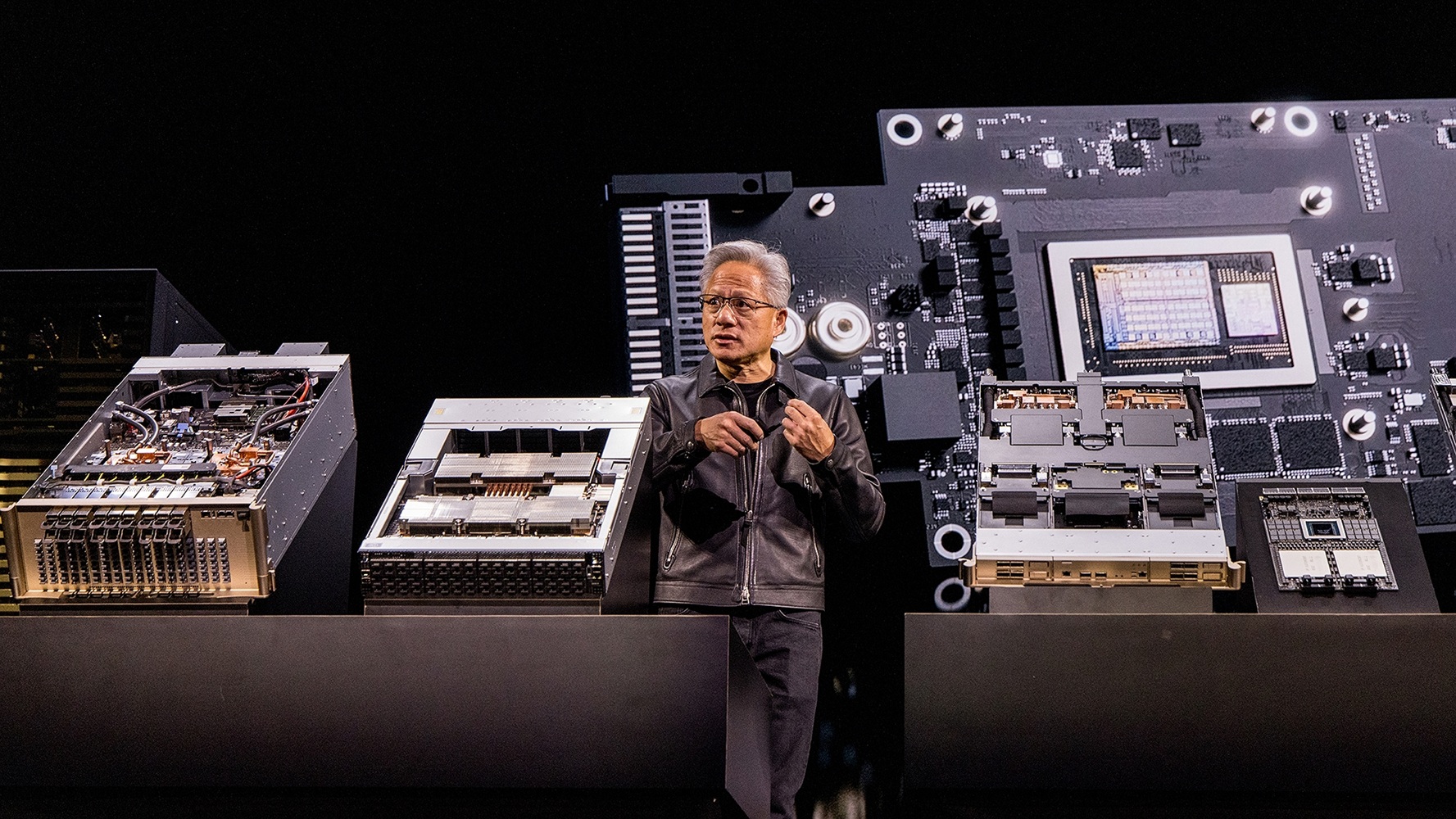 記憶體成本攀升，NVIDIA 明年起調漲 AI 伺服器價格、漲幅逾 15%