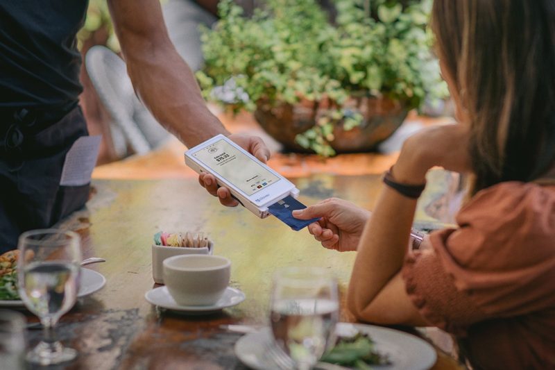 傳小商家受夠了、找其他便宜支付系統  Fiserv 摔