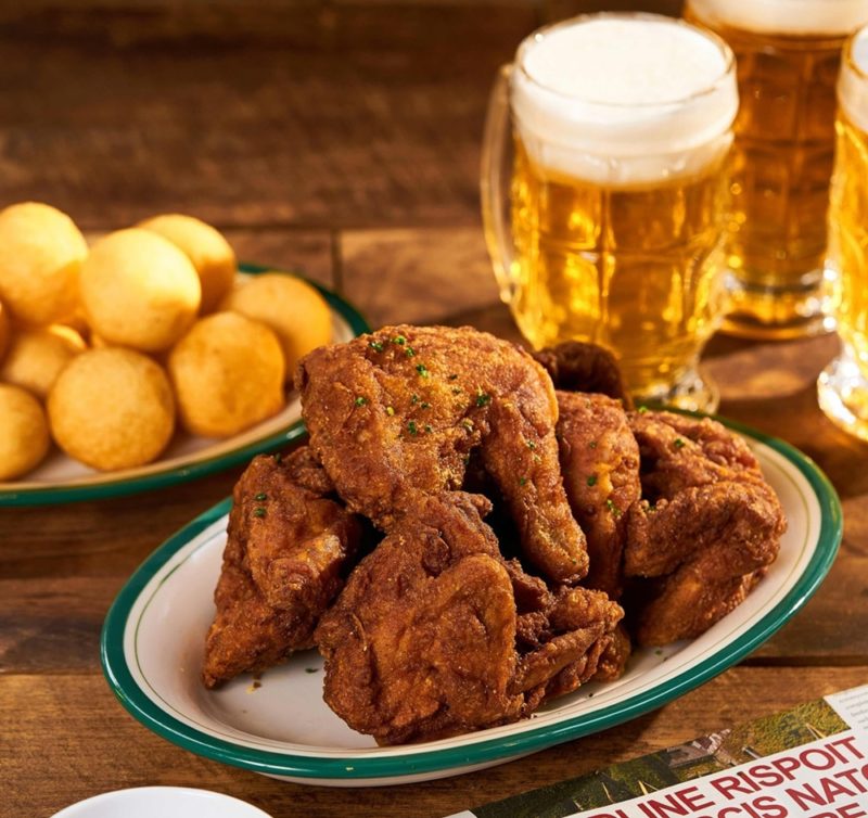 黃仁勳體驗韓式炸雞文化掀熱潮，Kkanbu 炸雞賣光、Kyochon F&B 股價漲 14%