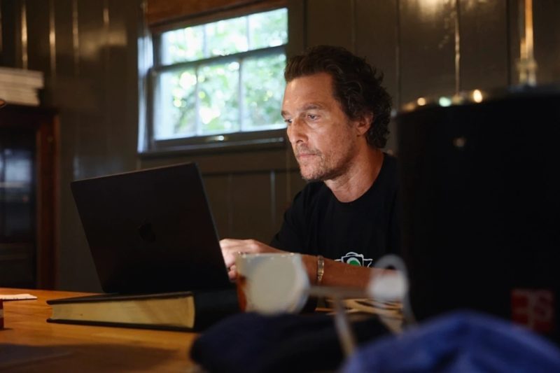 「不用學西語！」馬修麥康納靠 AI 複製聲音，為電子報獻聲西班牙語版