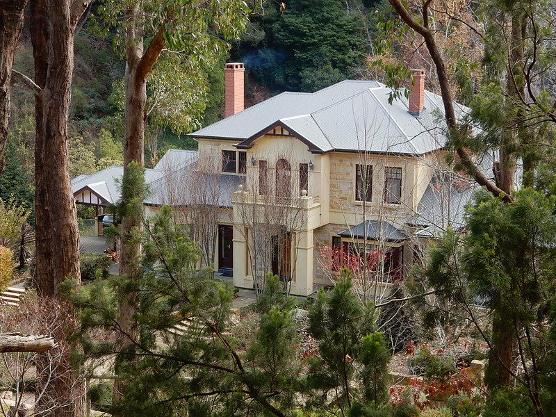 住大房子不會更幸福，研究：小心豪宅效應找上門