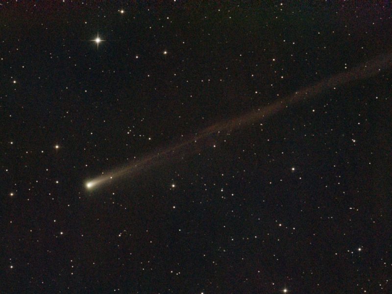 C/2025 K1 彗星曇花一現，近距離掠過太陽後解體成 3 塊碎片雲