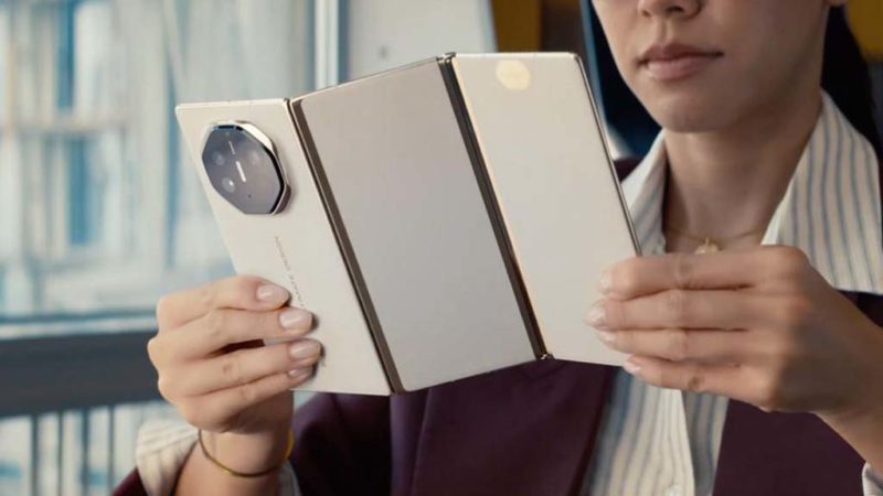 蘋果推出大摺疊、CMOS 集體「長大」！2026 將是手機「大」年
