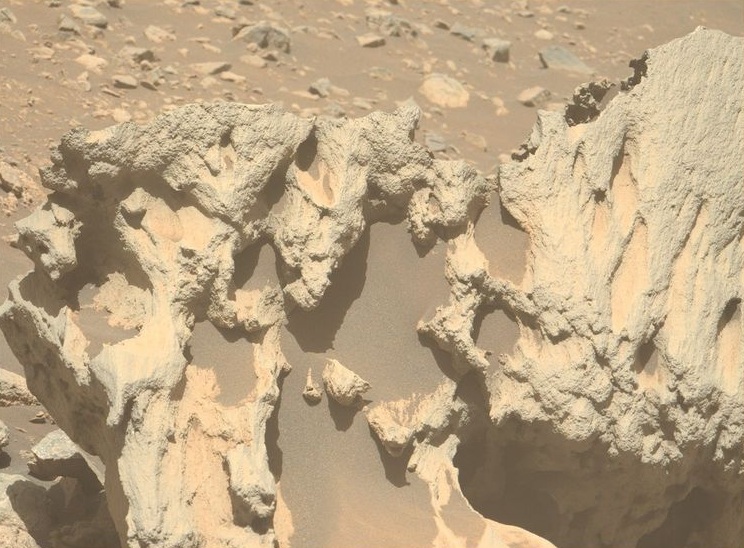 毅力號的「第一次」，火星發現疑似鐵鎳隕石「Phippsaksla」