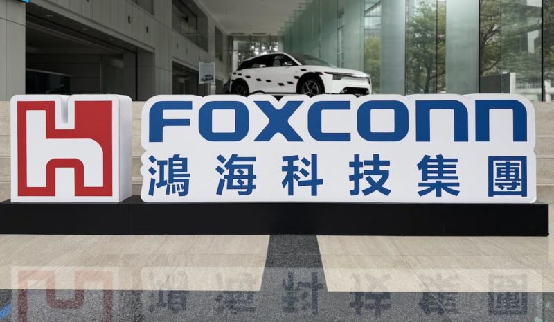 鴻海與 Intrinsic 成立合資企業，共同打造 AI 機器人工廠