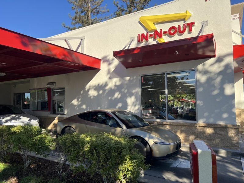 特斯拉取得亞利桑那叫車營運許可，台積電也能搭 Robotaxi