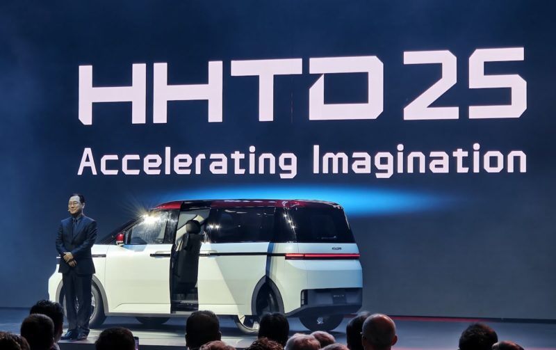 日系風格切入商務需求，鴻海推 MODEL A 全新參考車型