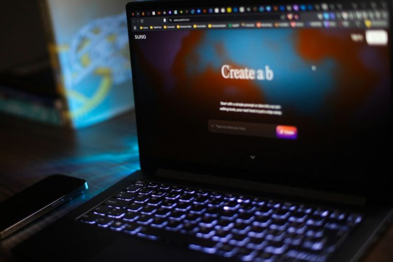AI 音樂掀爭議，Suno 華納音樂達歷史性協議